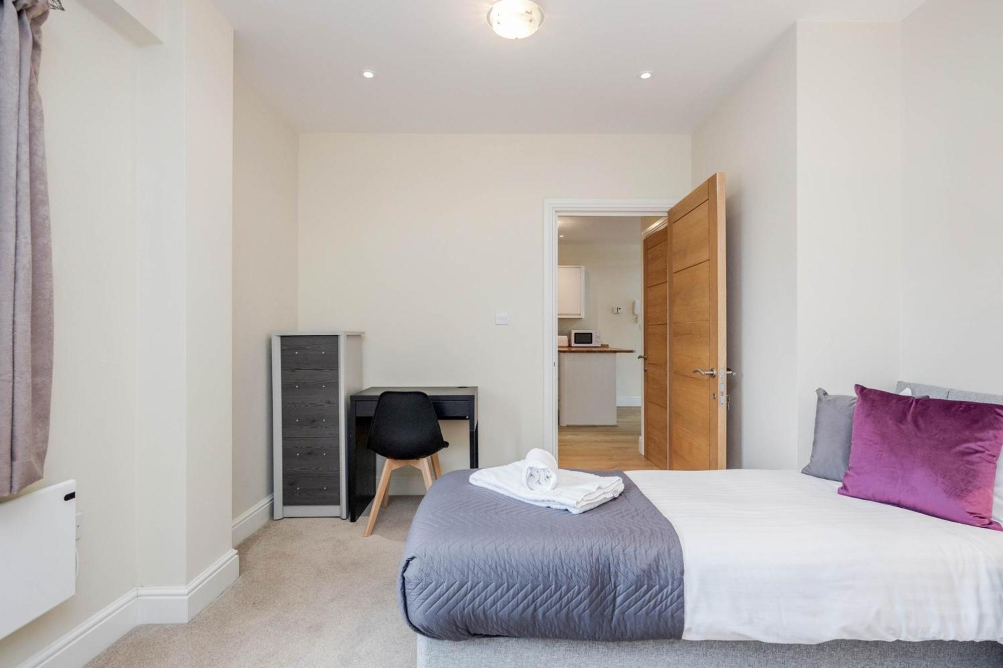 Luxury 2 Bedrooms *