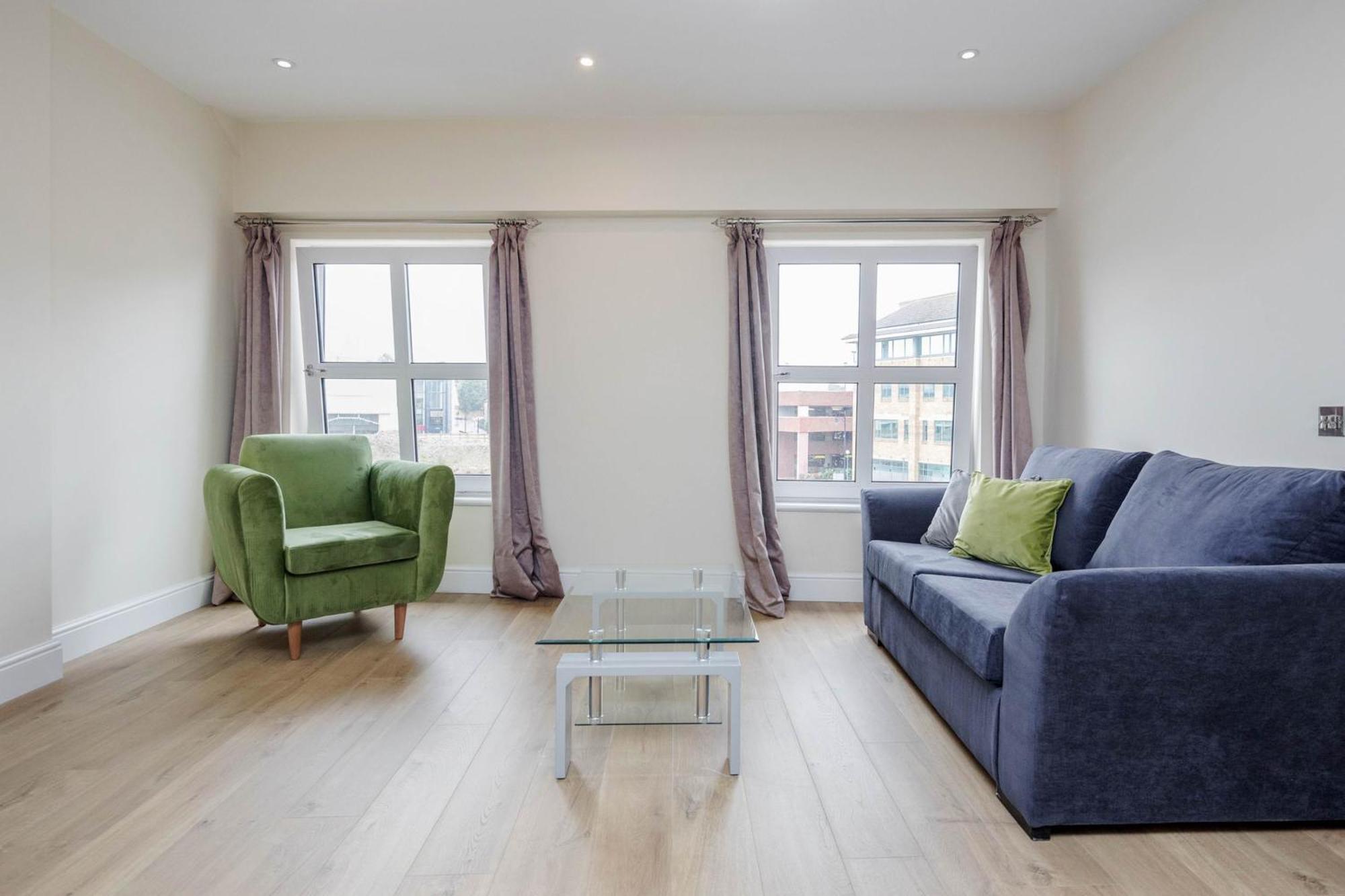 Luxury 2 Bedrooms Apartment *