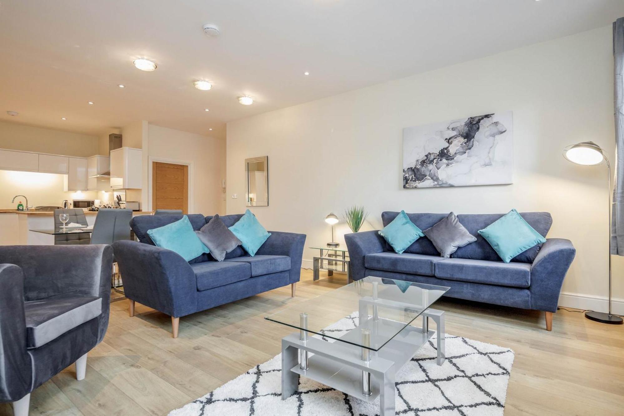 Luxury 2 Bedrooms *