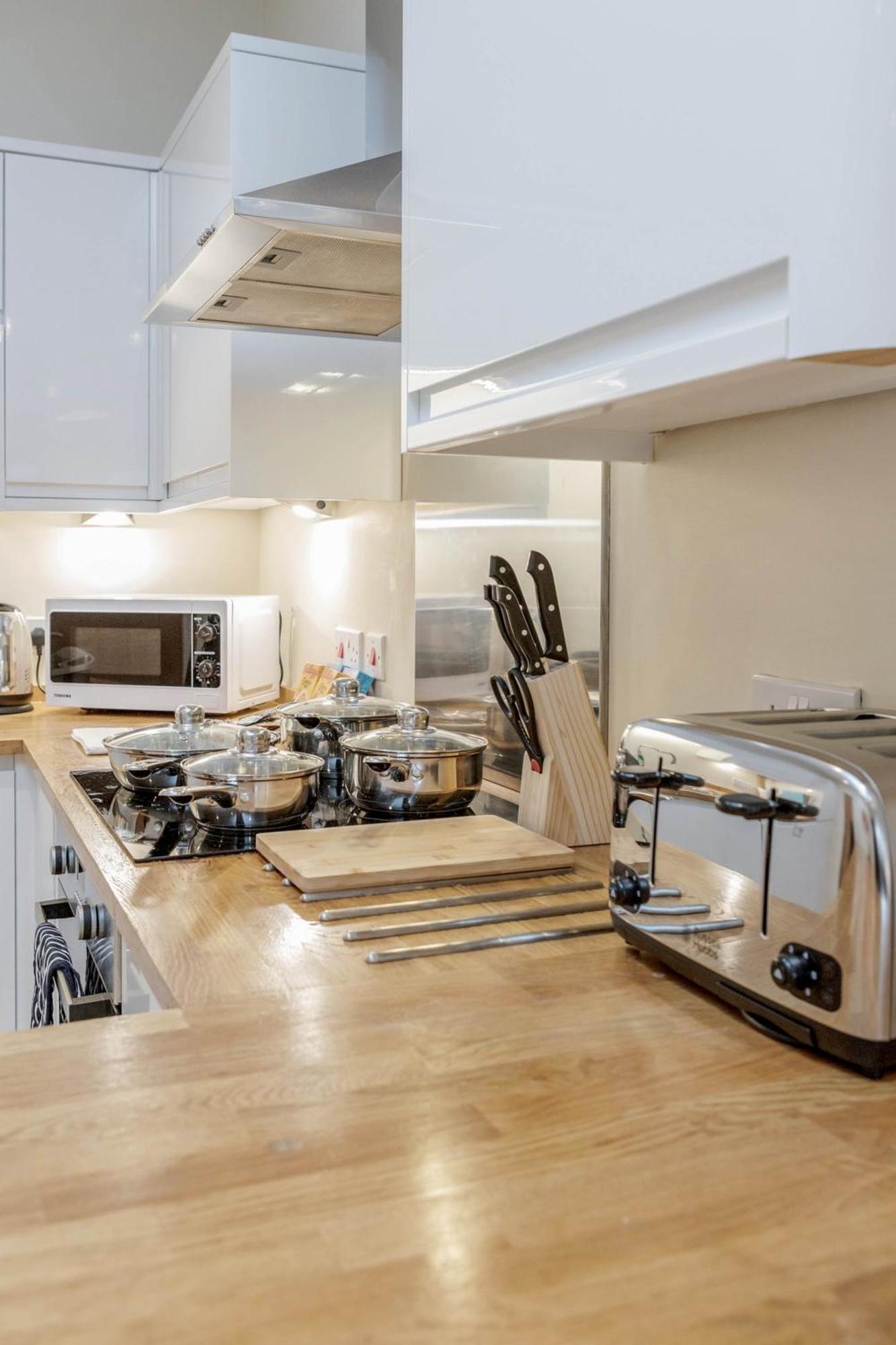 Luxury 2 Bedrooms Apartment *