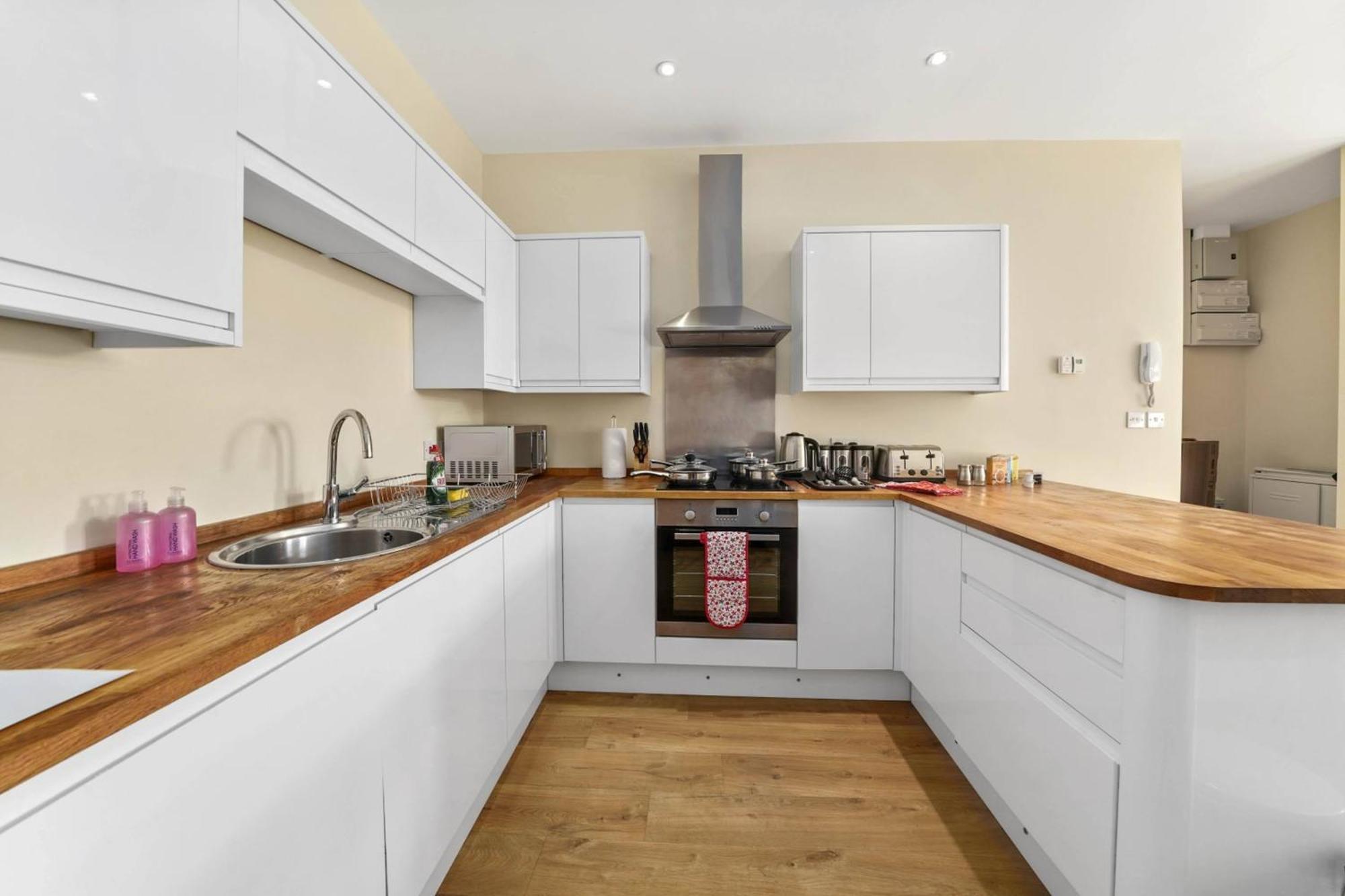 Luxury 2 Bedrooms *