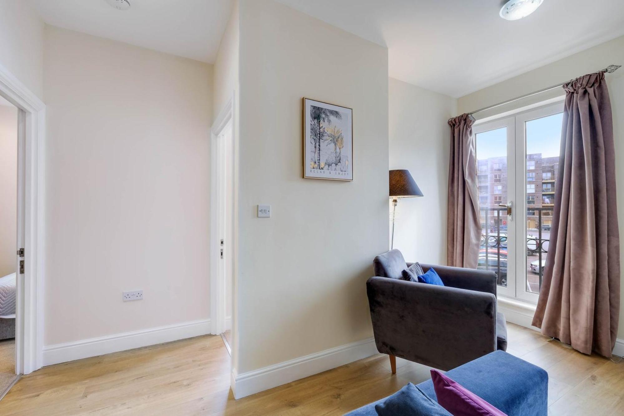 Luxury 2 Bedrooms *