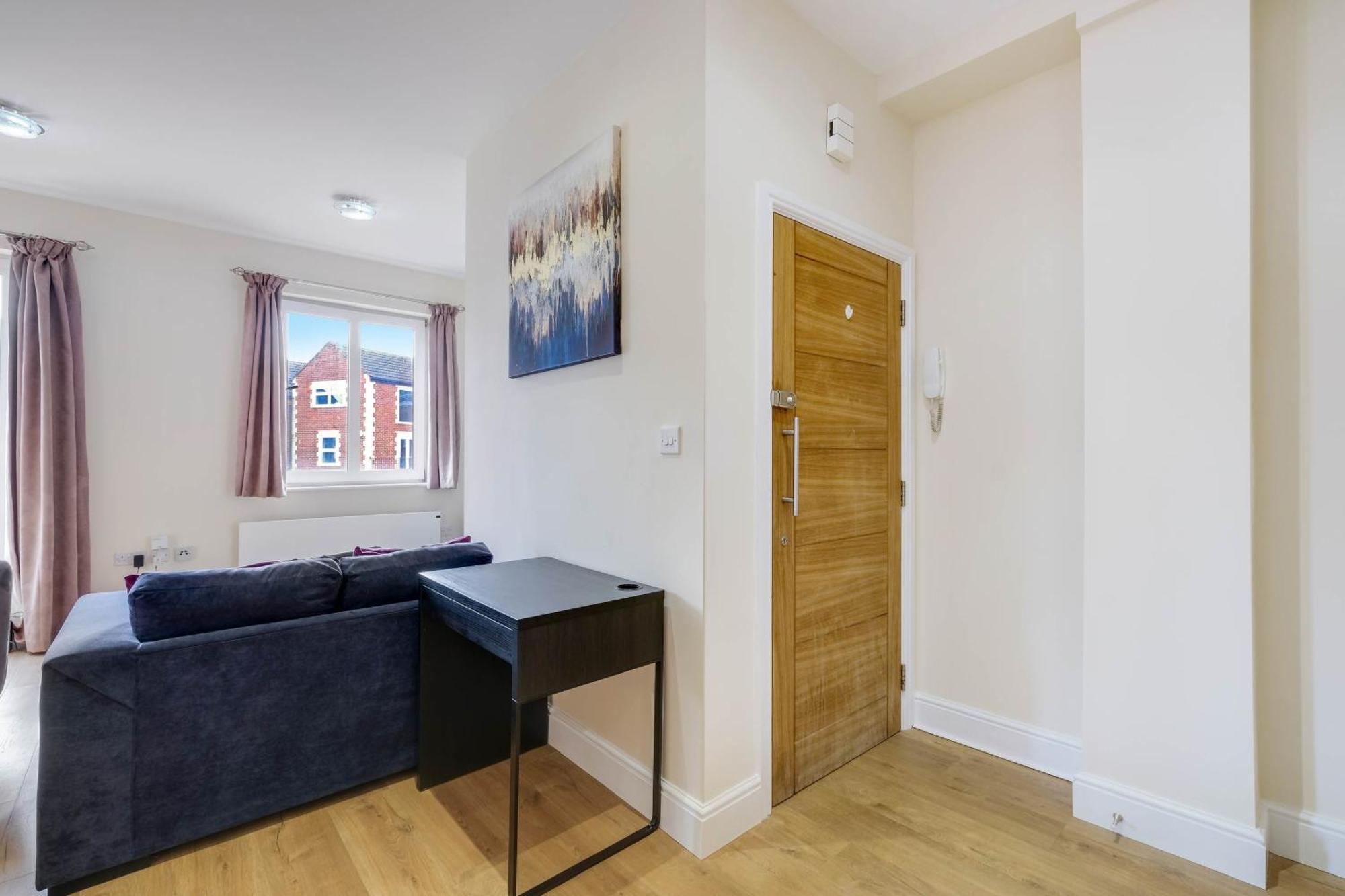 Luxury 2 Bedrooms *