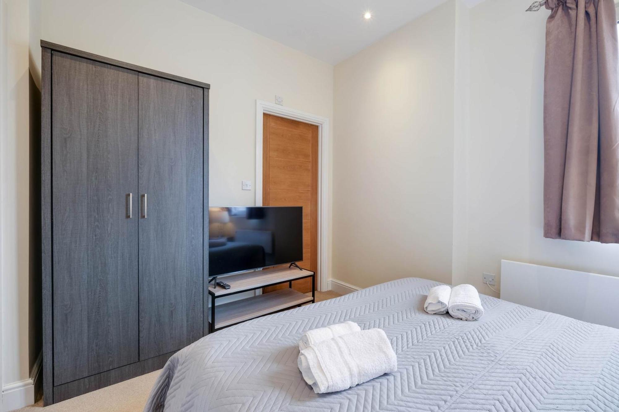 Luxury 2 Bedrooms Apartment *